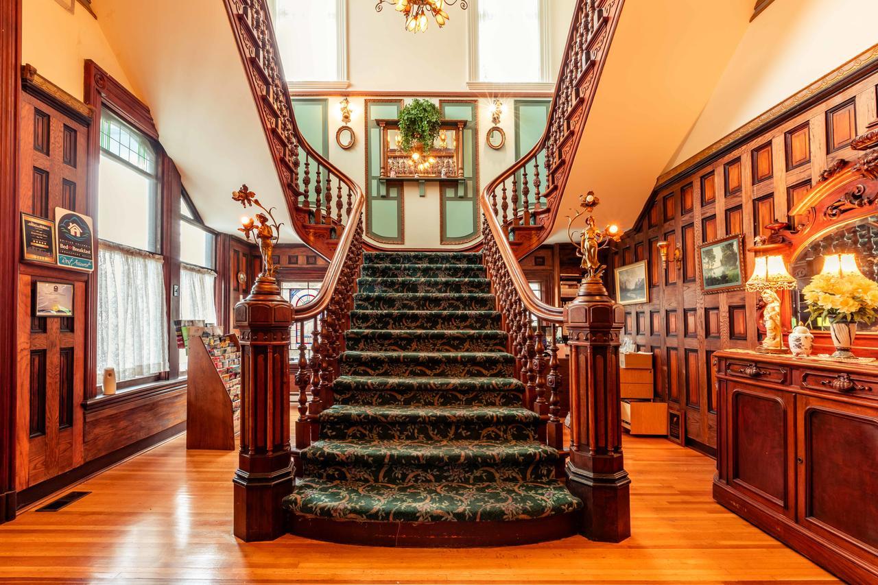 Amethyst Inn Виктория Экстерьер фото