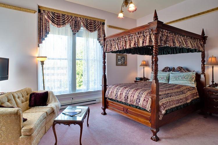 Amethyst Inn Виктория Экстерьер фото