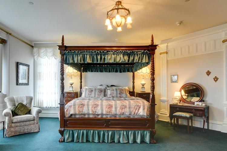 Amethyst Inn Виктория Экстерьер фото