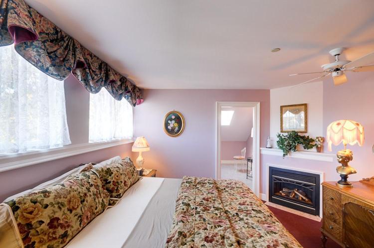 Amethyst Inn Виктория Экстерьер фото