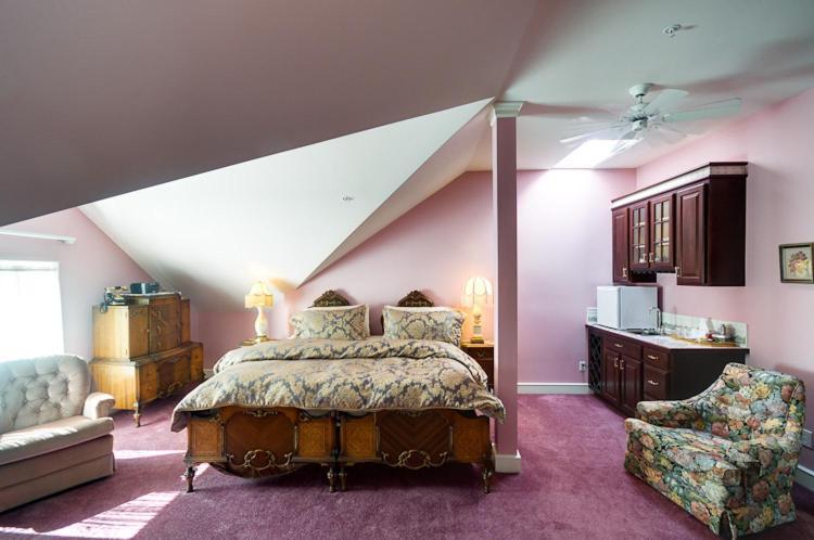 Amethyst Inn Виктория Экстерьер фото