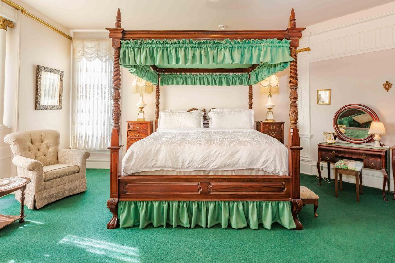 Amethyst Inn Виктория Экстерьер фото