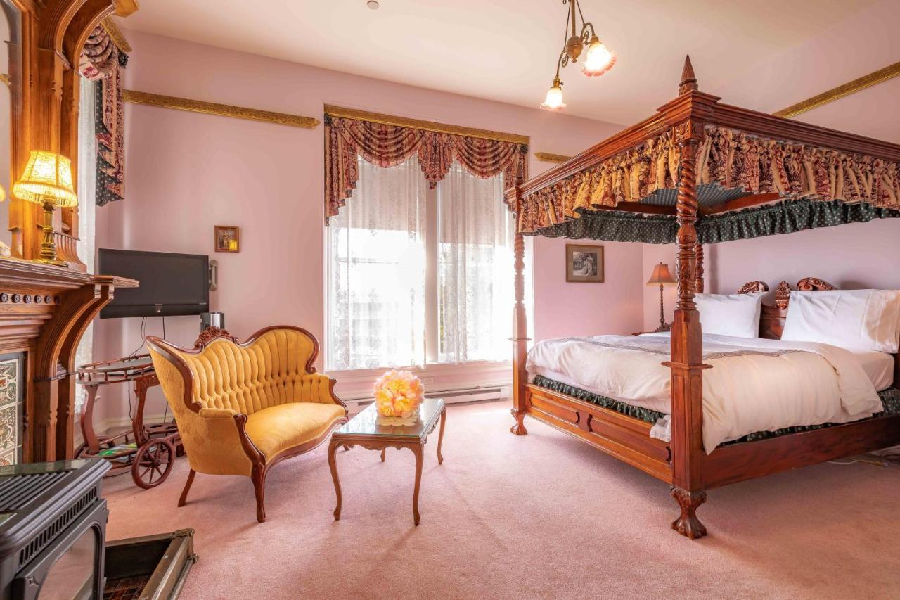 Amethyst Inn Виктория Экстерьер фото