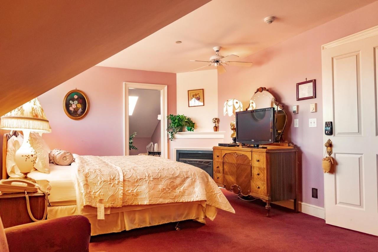 Amethyst Inn Виктория Экстерьер фото